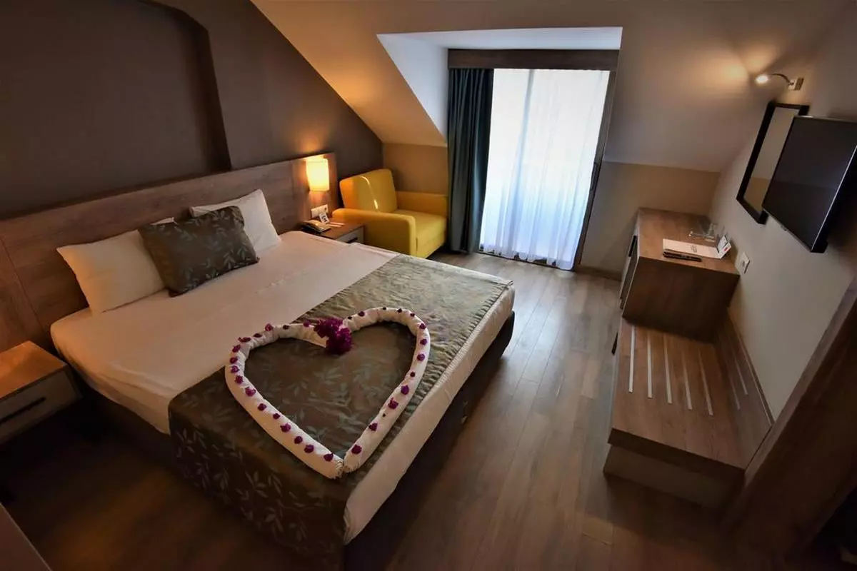 LUCIDA BEACH HONEY MOON ROOM (Copy).jpg